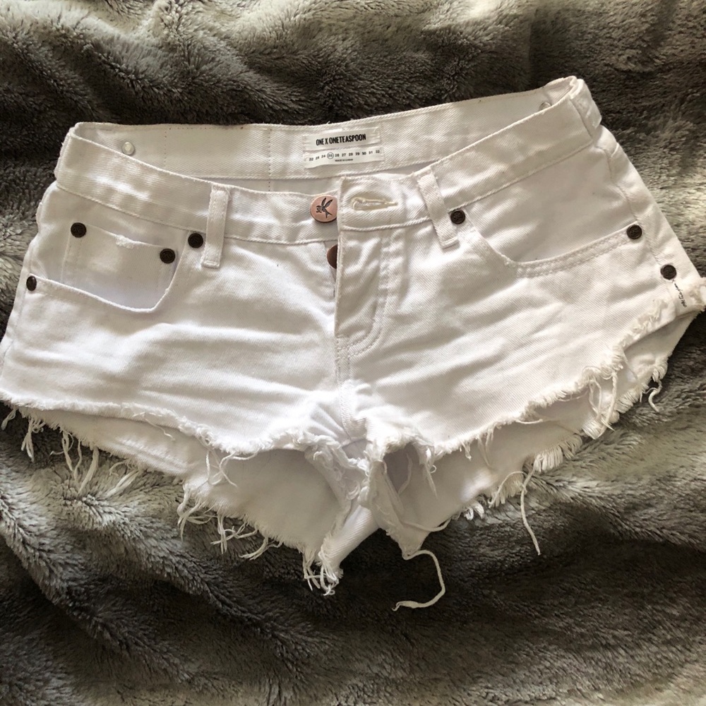 One Teaspoon denim shorts 💫